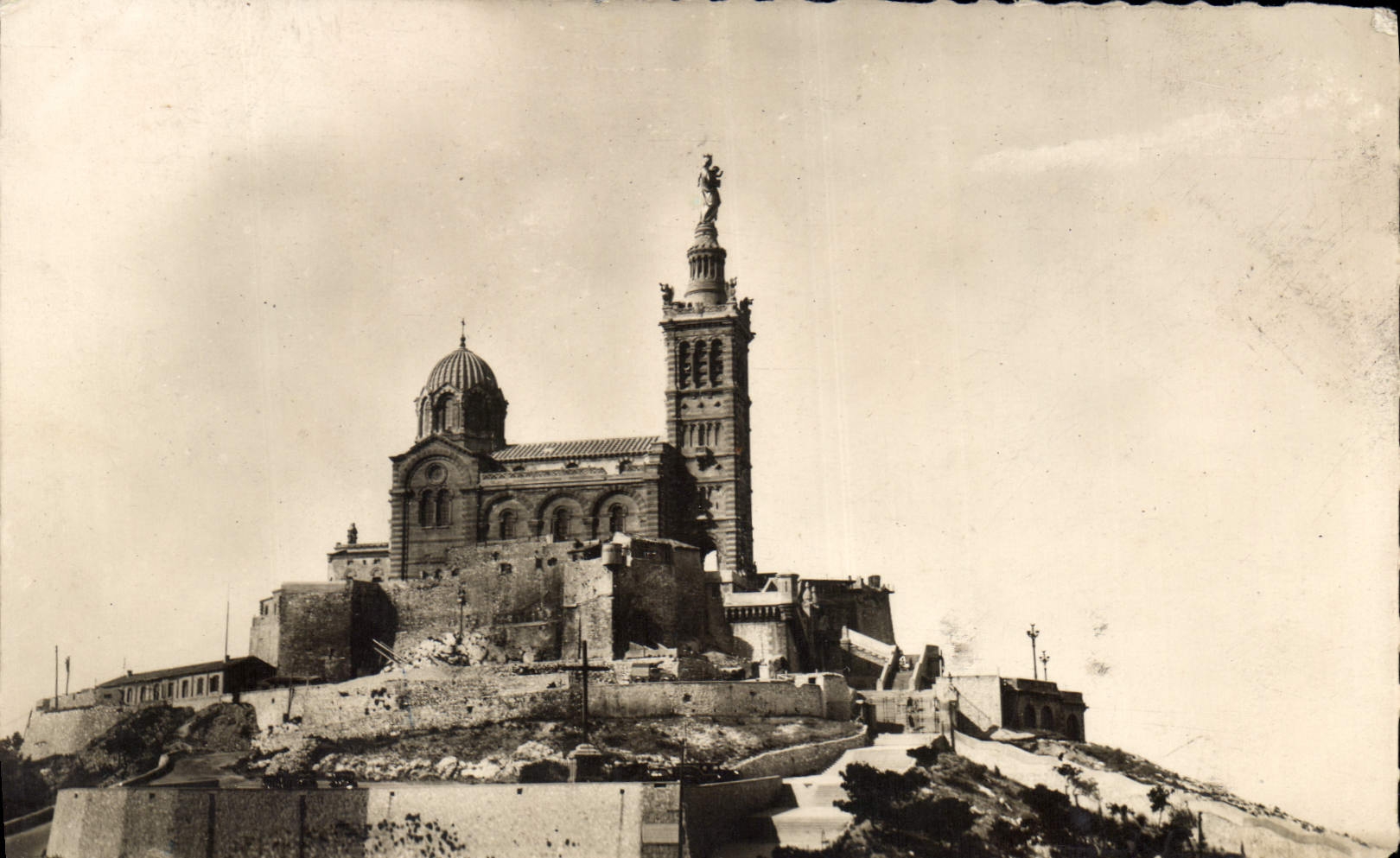 CPA Marseille Basilique de Notre Dame de la Garde 