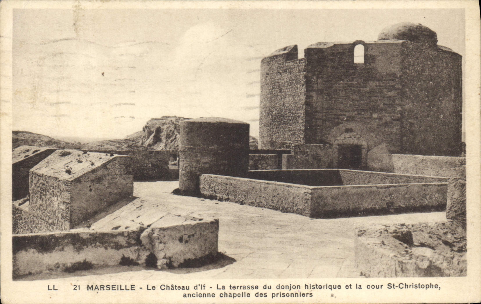 CPA Marseille Le Chateau d'If la terrasse du donjon historique et la cour St Christophe ancienne cha