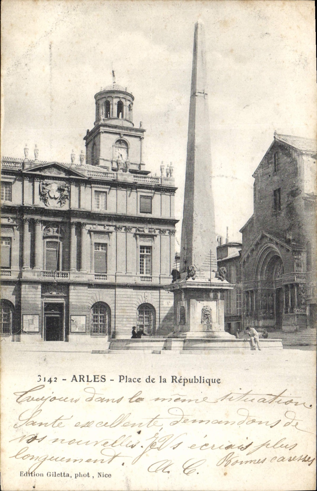 CPA Arles Place de la Republique 