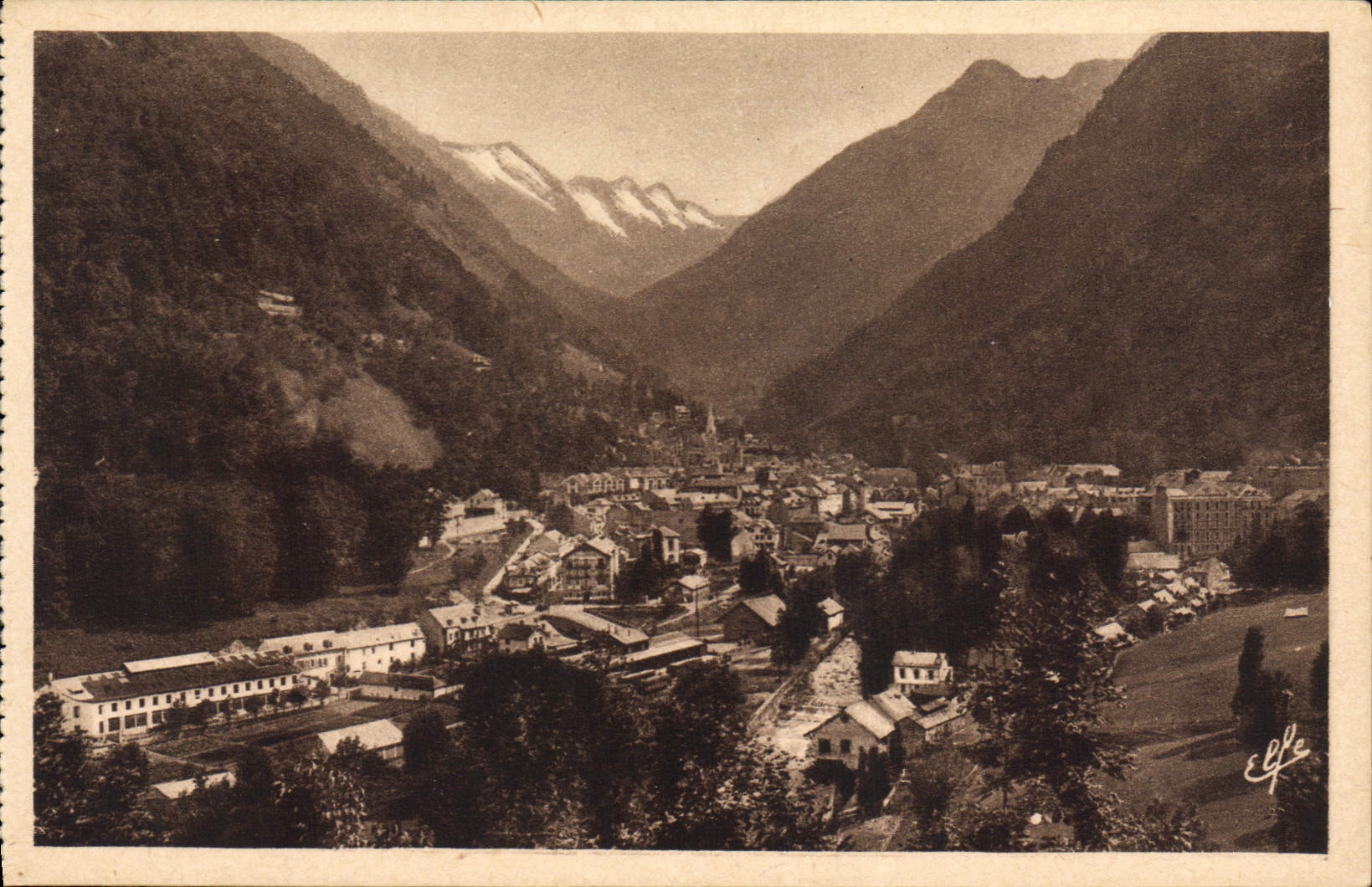 CPA Cauterets Vue generale 