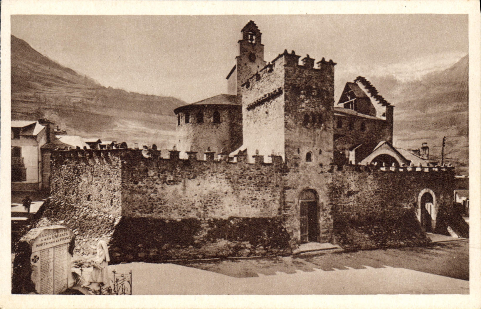 CPA Luz H P Eglise des Templiers 