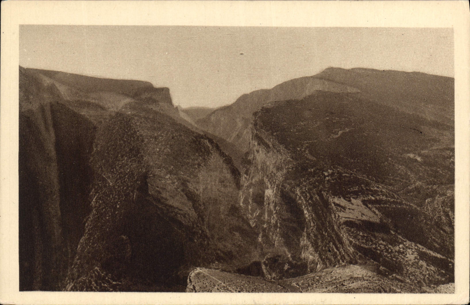 CPA Gorges du Verdon Breche d'entree du Grand Canon vue de Rougon 
