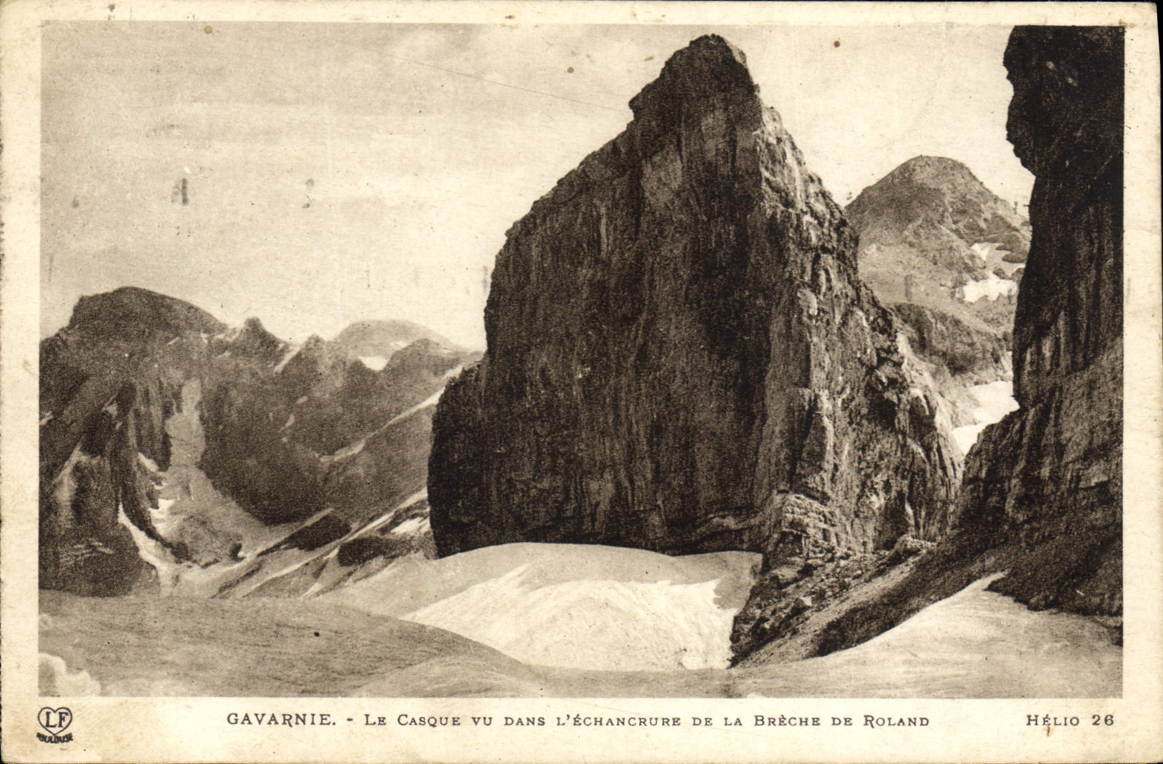 CPA Gavarnie Le Casque vu dans l'echancrure de la breche de Roland 