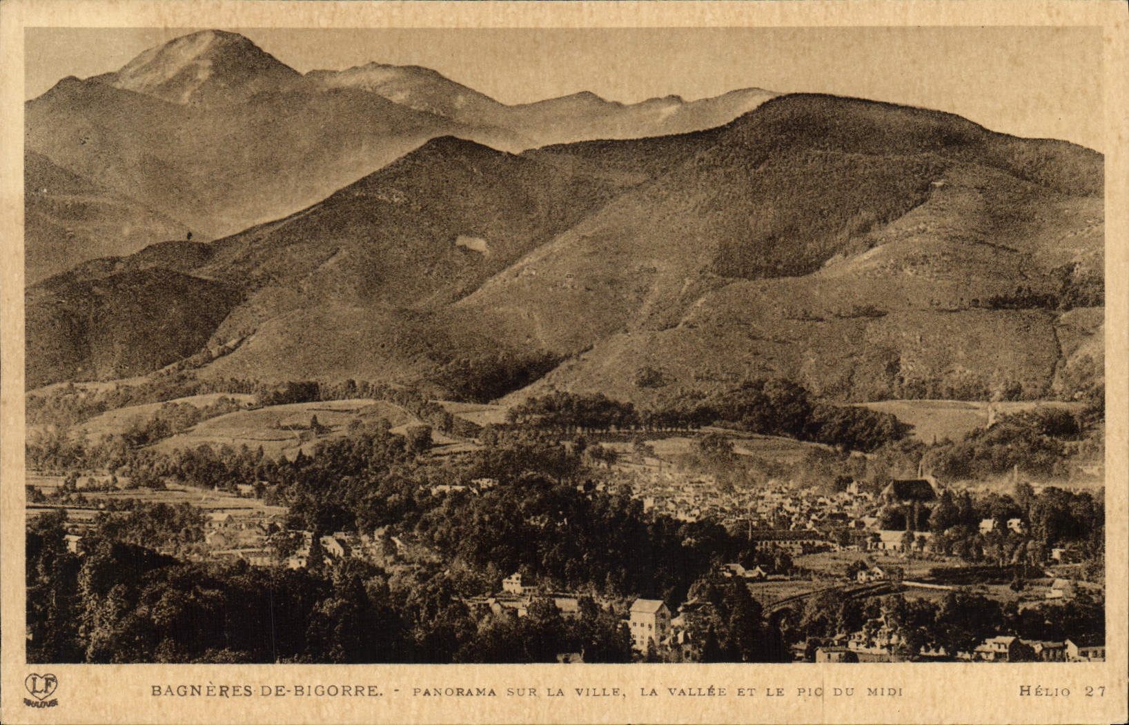 CPA Bagneres de Bigorre Panorama sur la Ville la Vallee et le Pic du Midi