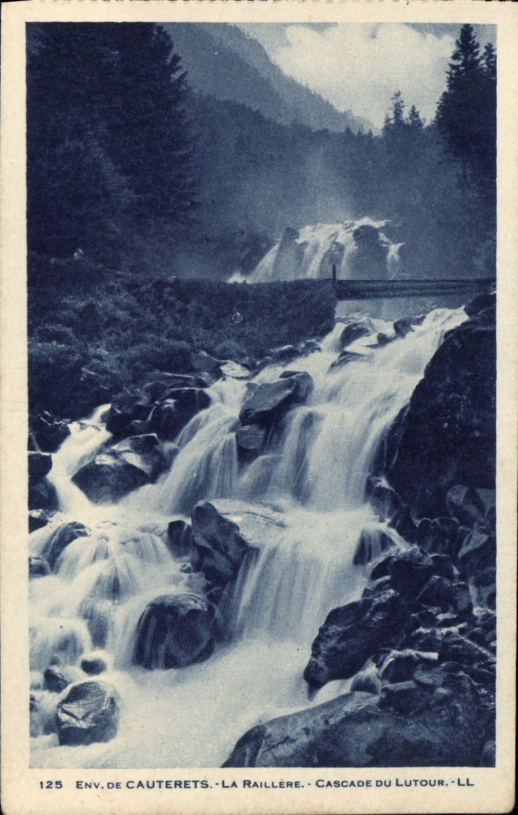 CPA Env de Cauterets la Raillere Cascade du Lutour