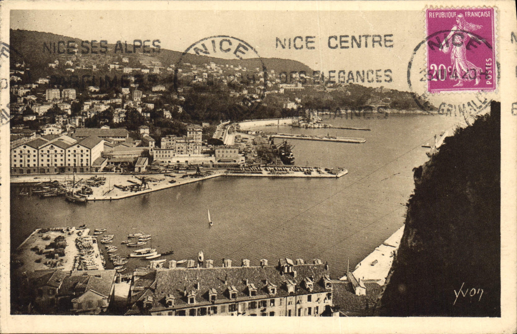 CPA Cote d'Azur Nice Alpes Maritimes Entree du Port et Mont Boron 