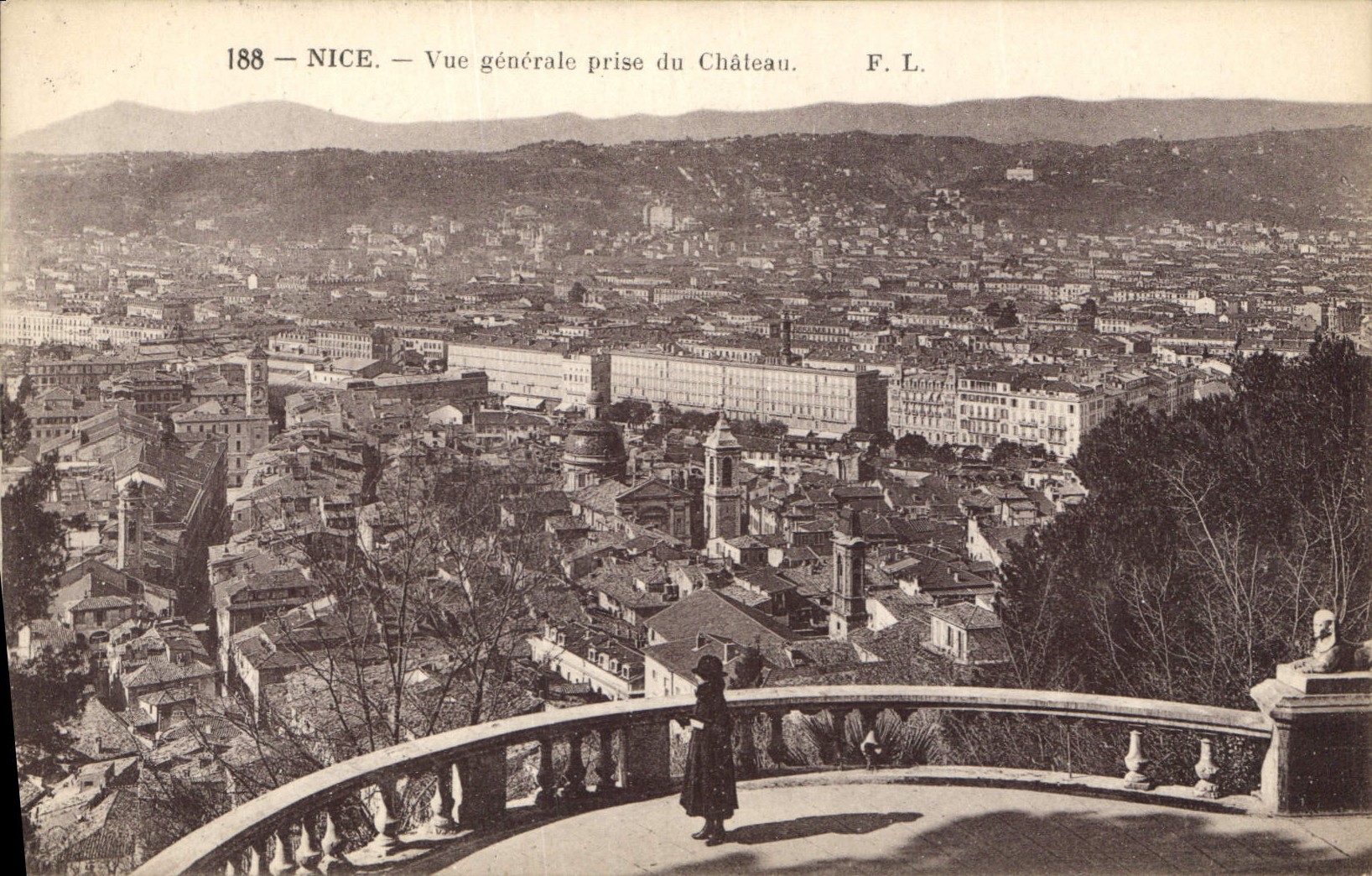 CPA Nice Vue generale prise du Chateau 