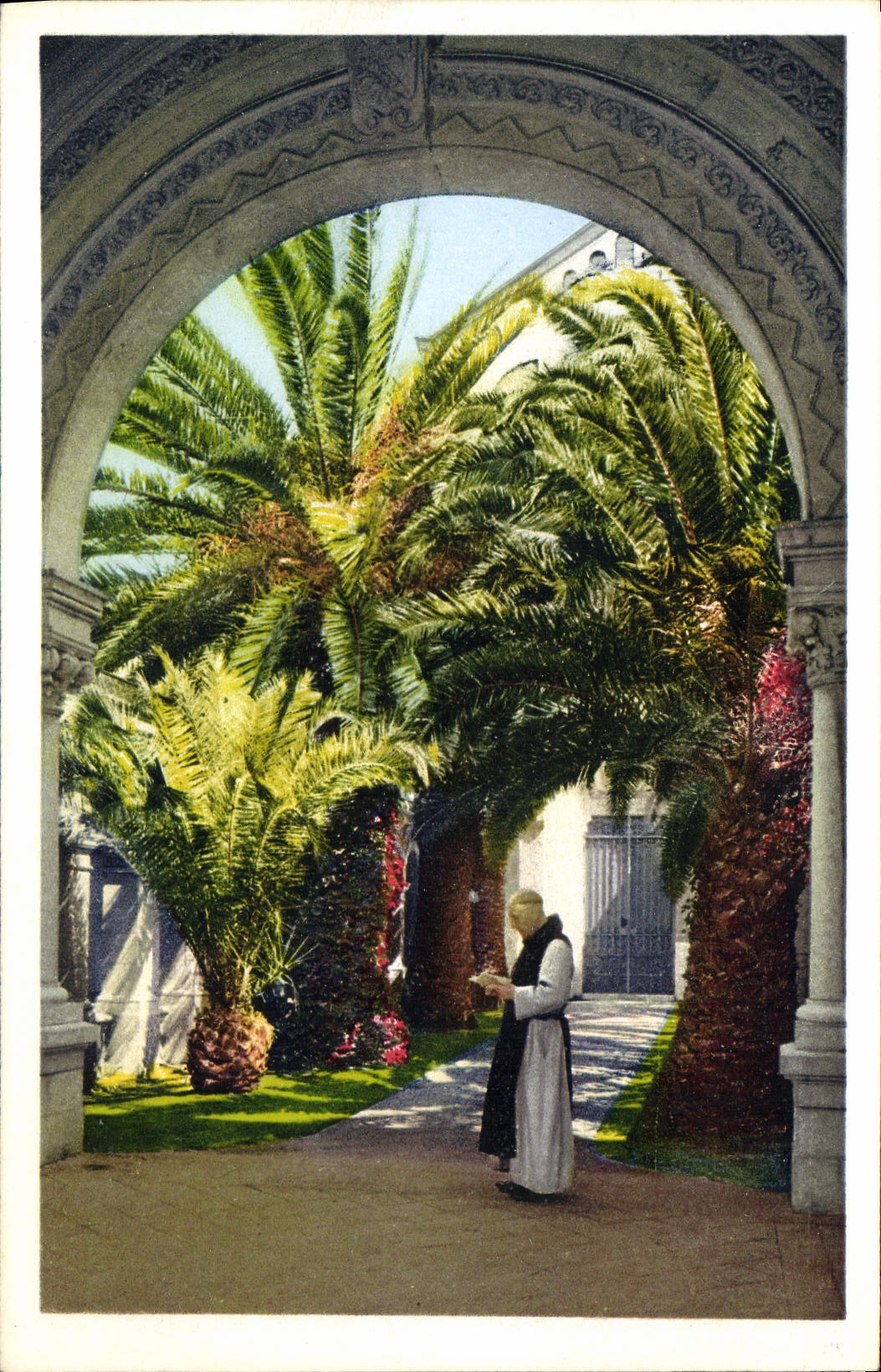 CPA Ile Saint Honorat Entree de l'Eglise Abbatiale 