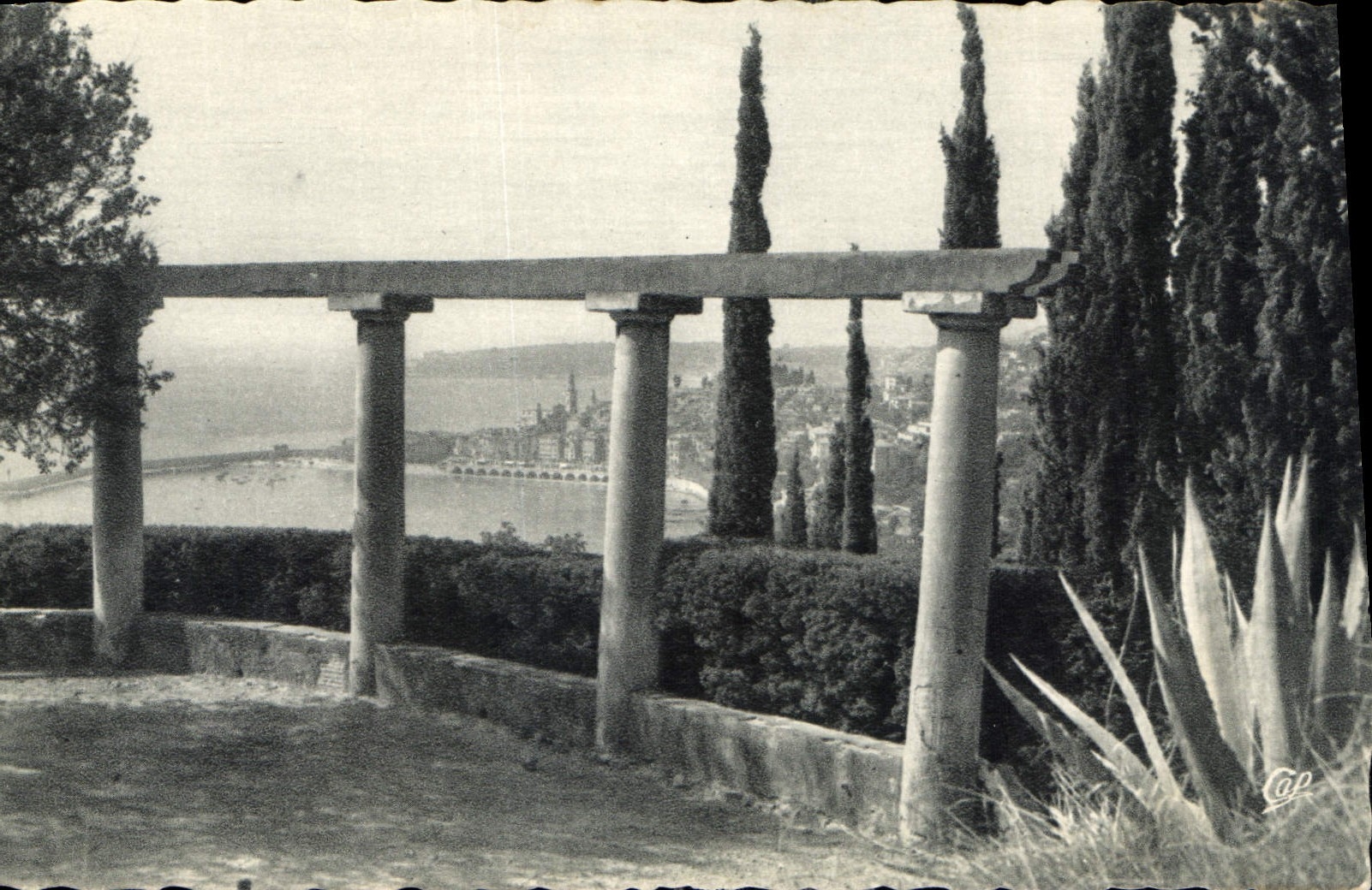 CPA Menton Vue prise de Garavan 