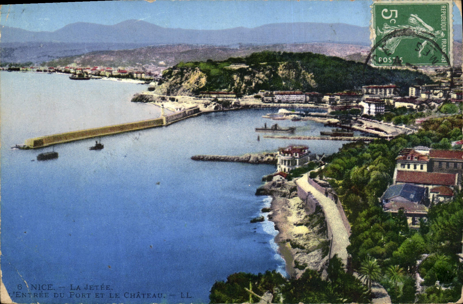 CPA Nice La Jetee l'Entree du Port et le Chateau 