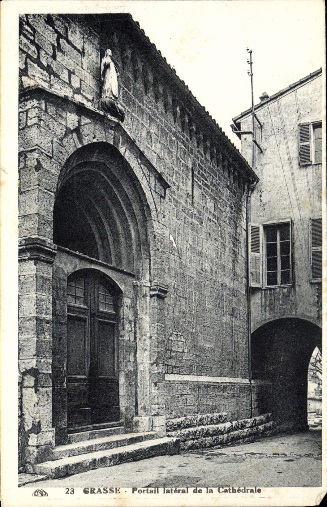 CPA Grasse Portail lateral de la Cathedrale 