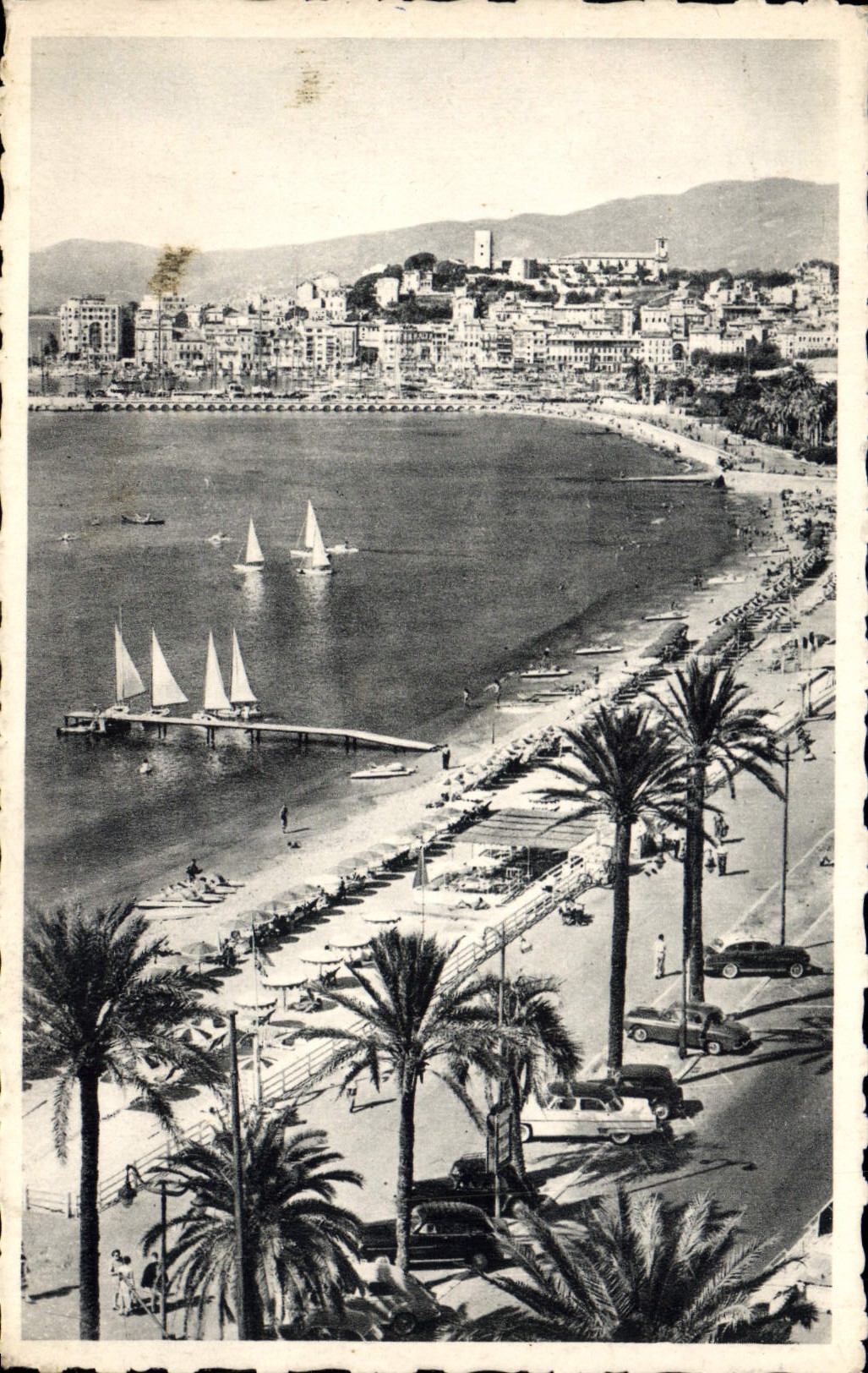 CPA La Cote d'Azur Cannes La Plage de la Croisette et le Suquet 