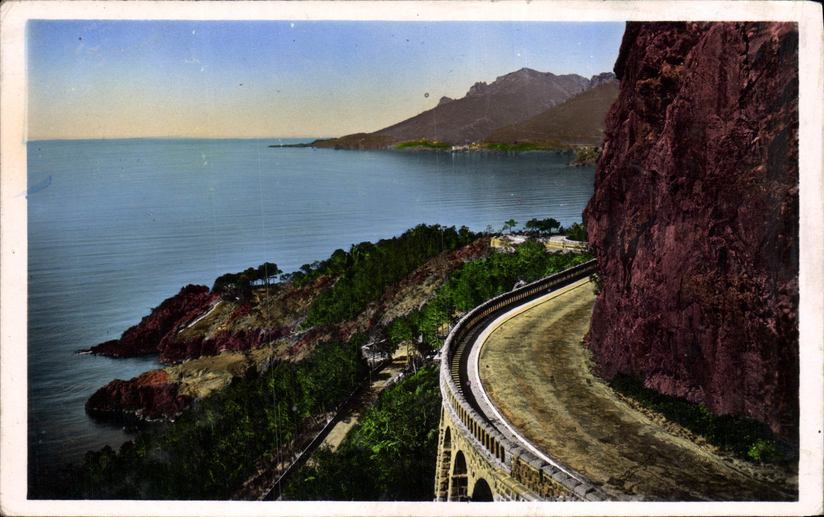 CPA La Corniche d'Or Vue sur le Cap Roux 