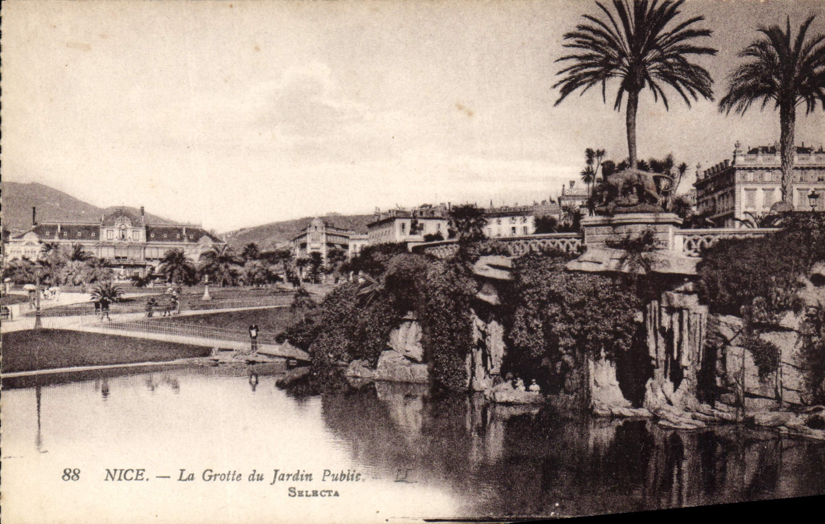 CPA Nice La Grotte du Jardin Public 