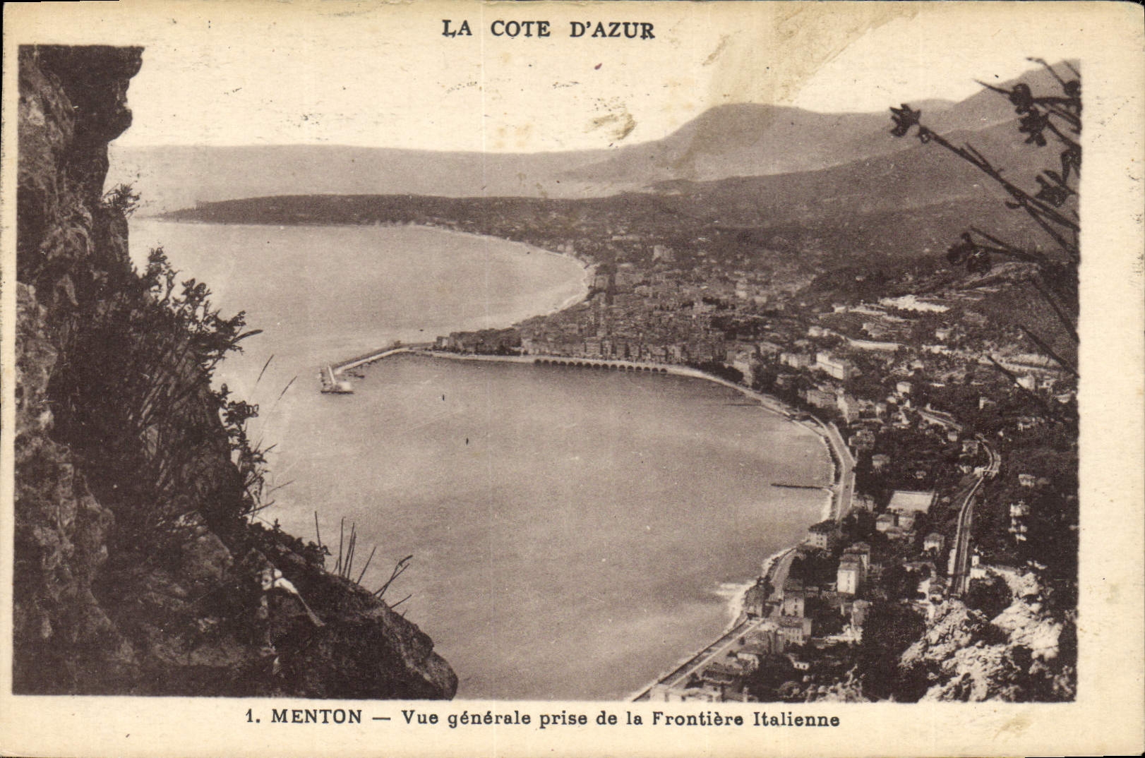 CPA La Cote d'Azur Menton vue generale prise de la Frontiere Italienne 