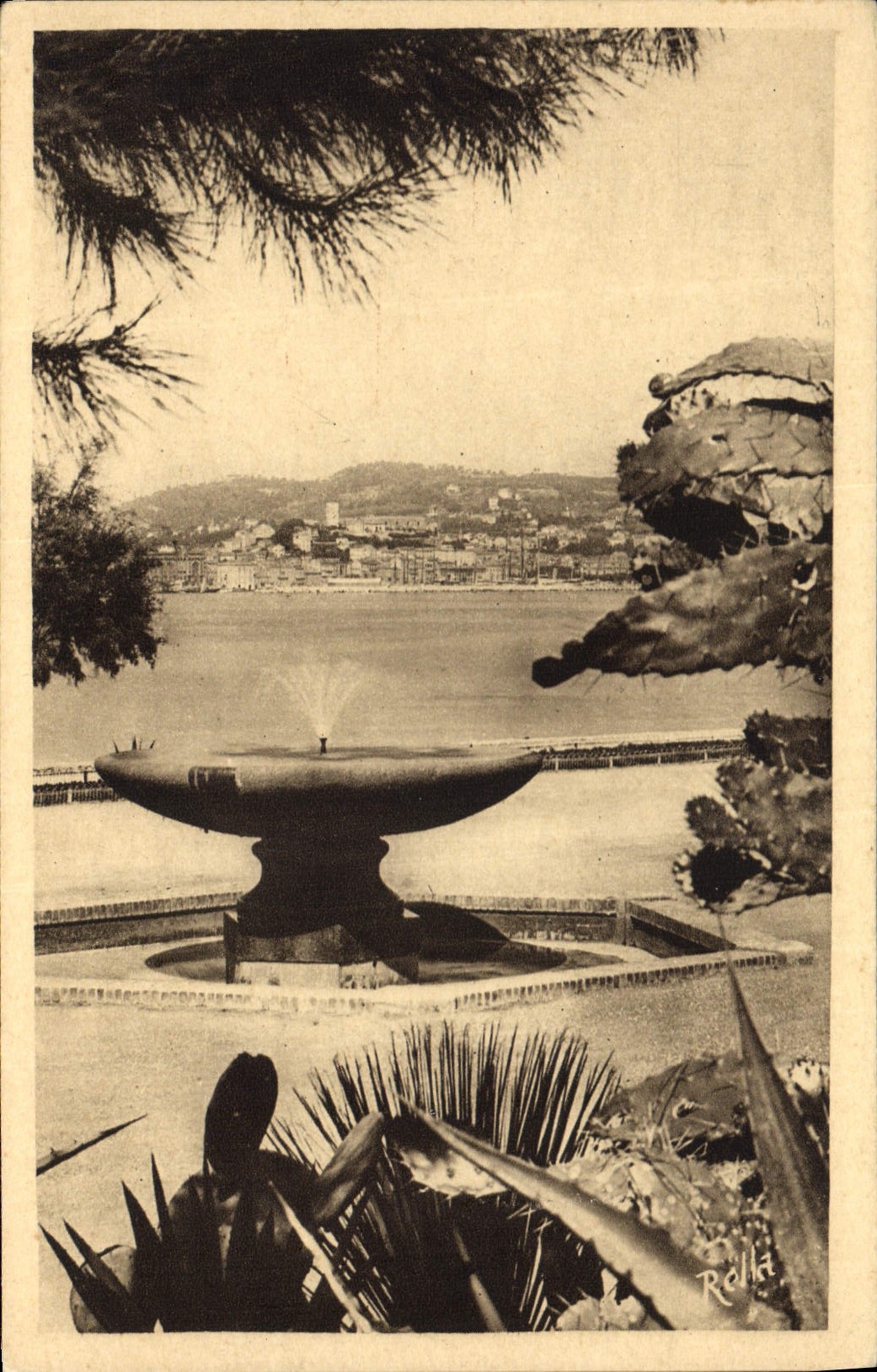 CPA Cannes le Suquet vu du Parc Albert 1er 