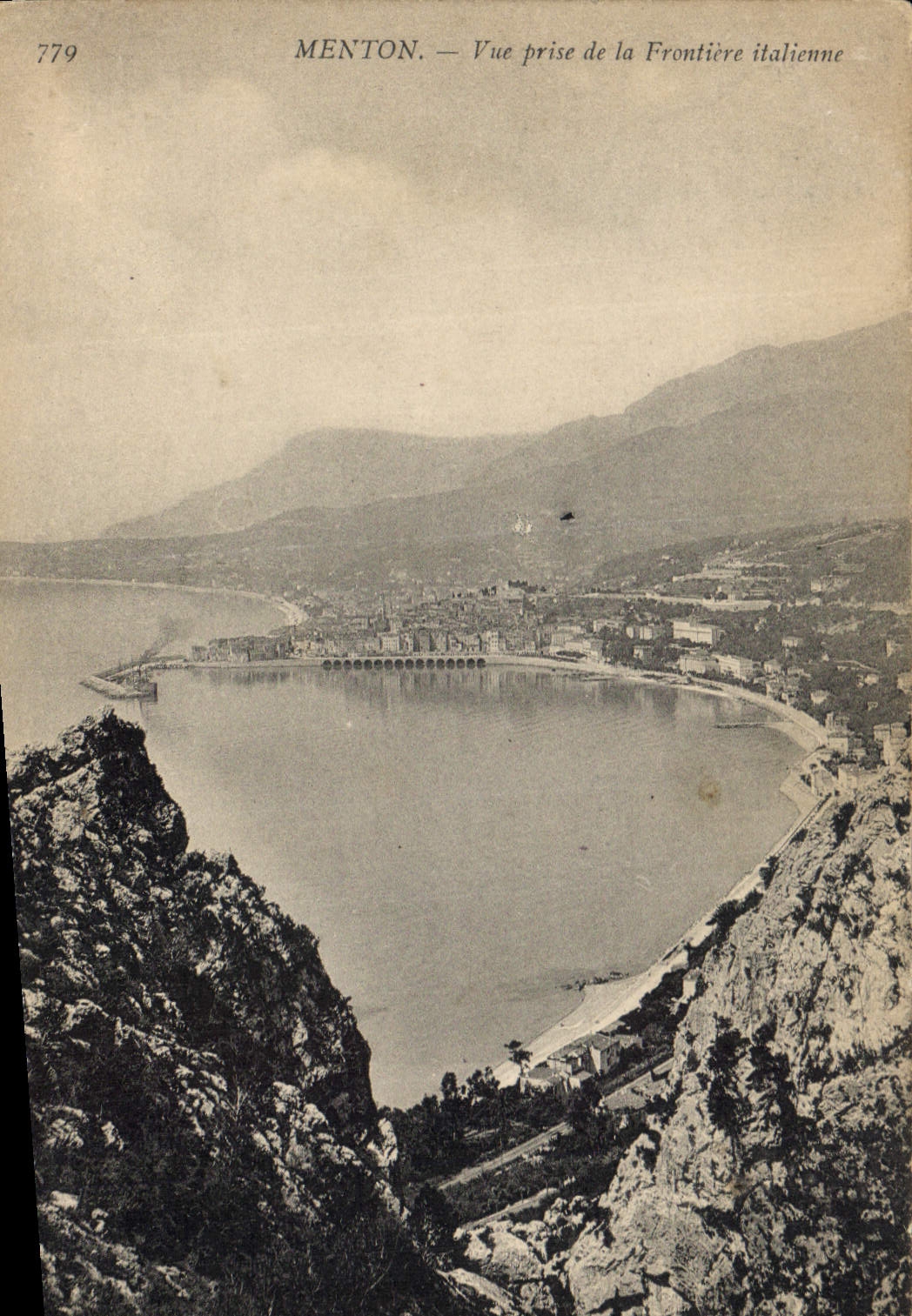 CPA Menton vue prise de la Frontiere Italienne 