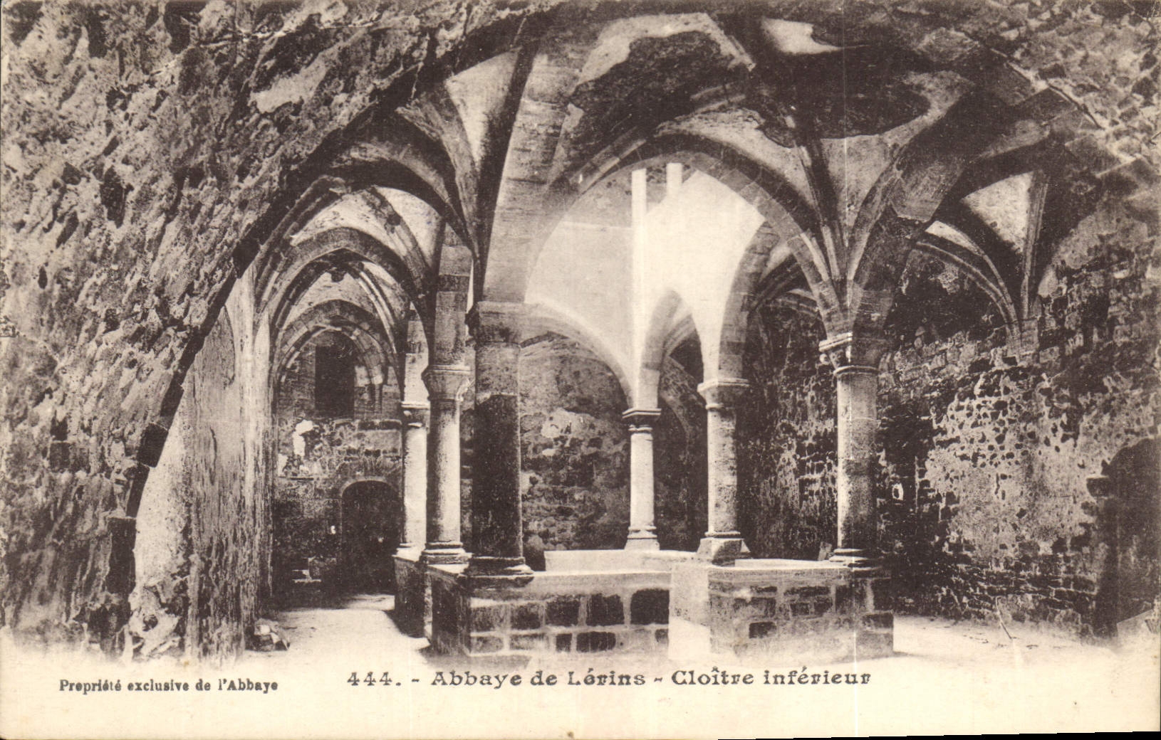 CPA Abbaye de Lorins Cloitre Inferieur