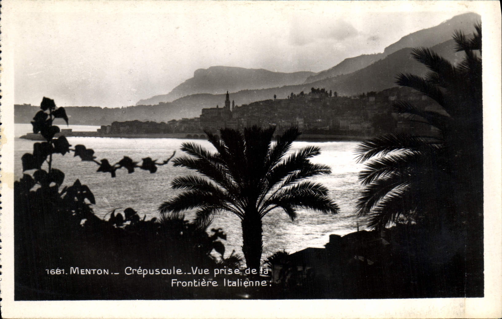 CPA Menton Crepuscule vue prise de la Frontiere Italienne 