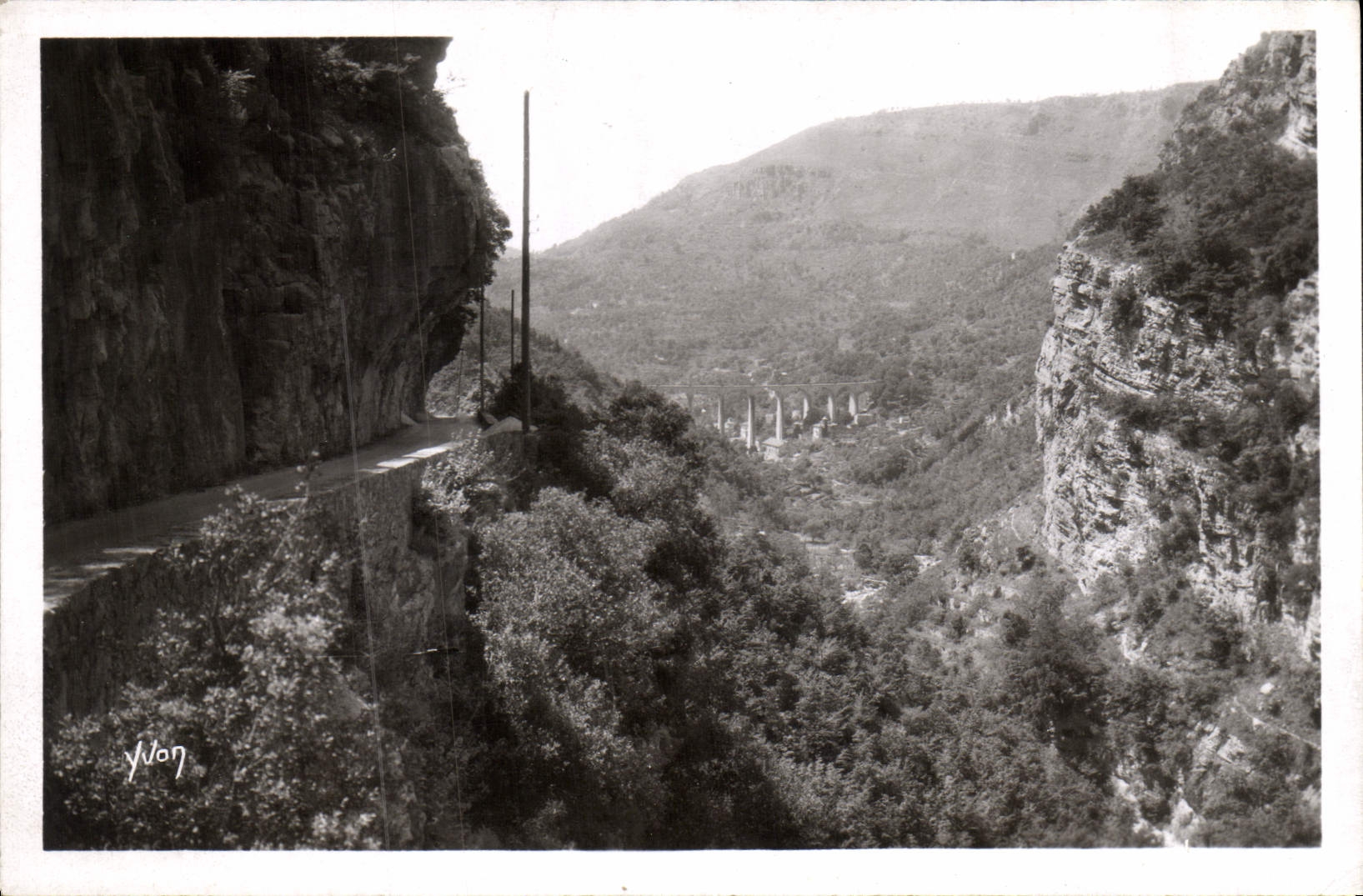 CPA Cote d'Azur Gorges du Loup le Pont du Loup vu de l'entree des Gorges 