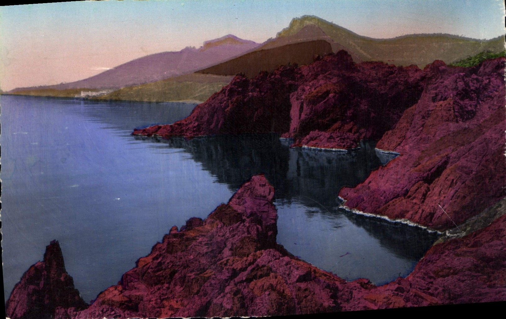 CPA La Cote d'Azur la Route de la corniche d'or les rochers du Trayas le Pic Aurele et le Cap Roux 