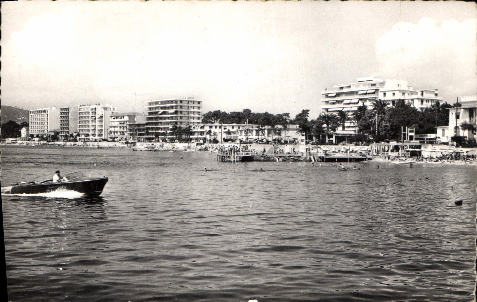 CPA Cote d'Azur Juan les Pins les Plages et la Promenade 