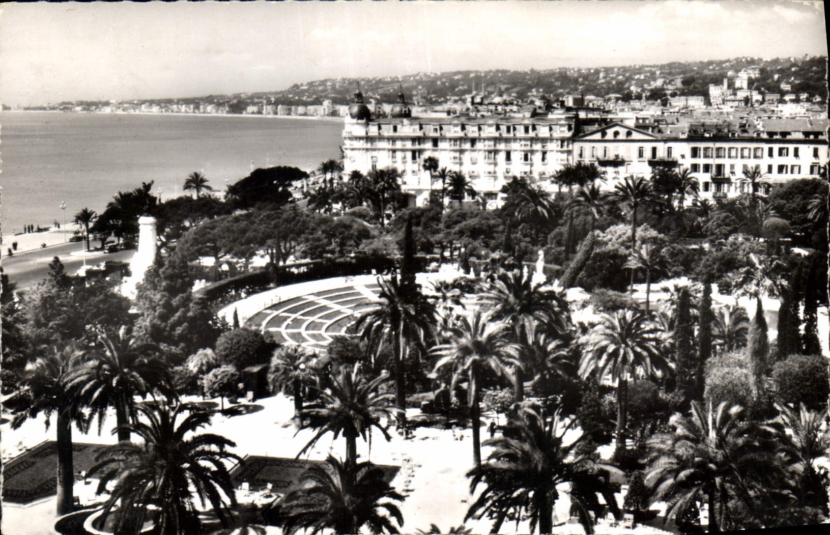CPA Nice le Monument du Centanaire le Theatre de Verdure et l'Hotel 