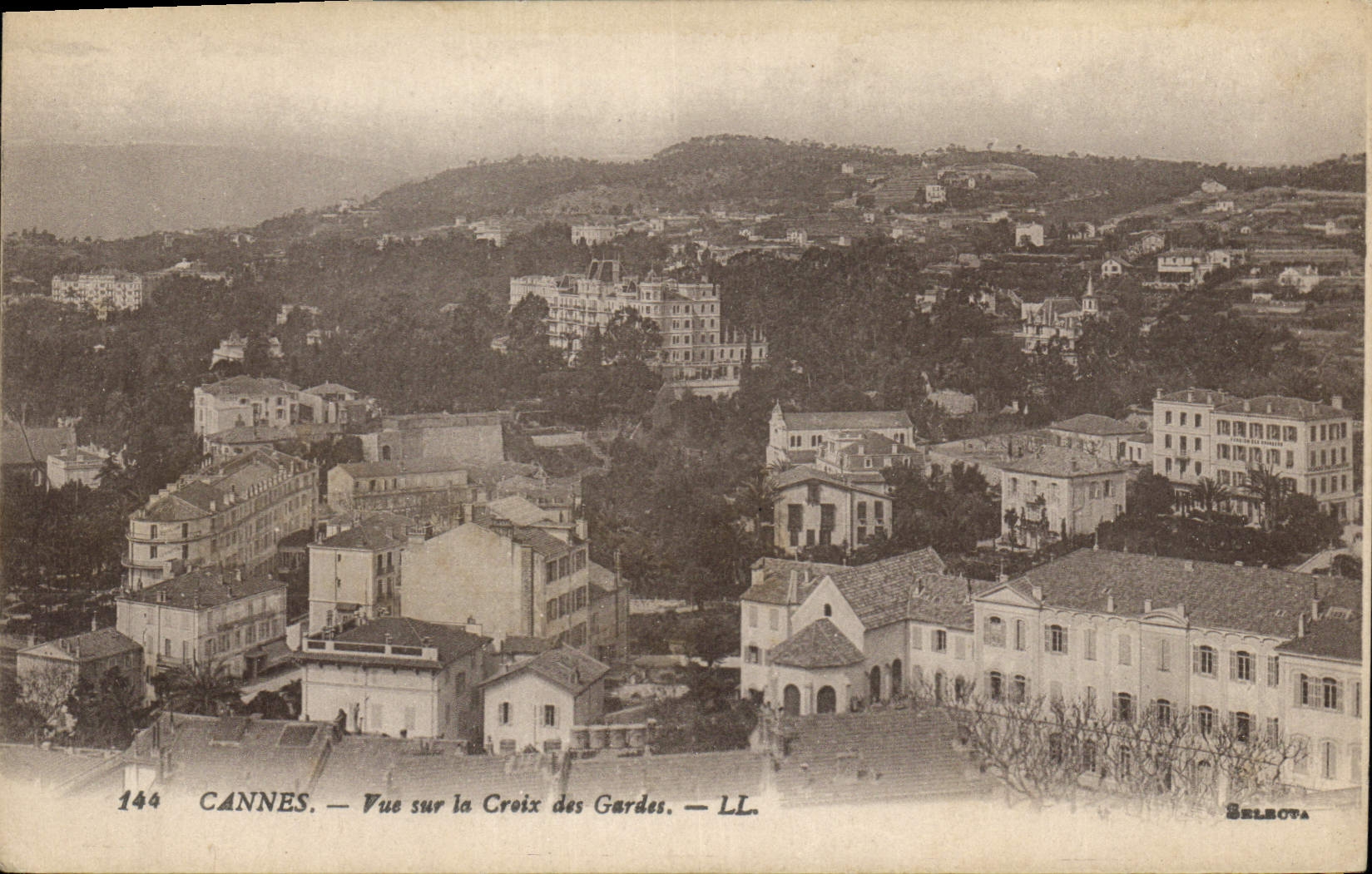 CPA Cannes Vue sur la Croix des Gardes 