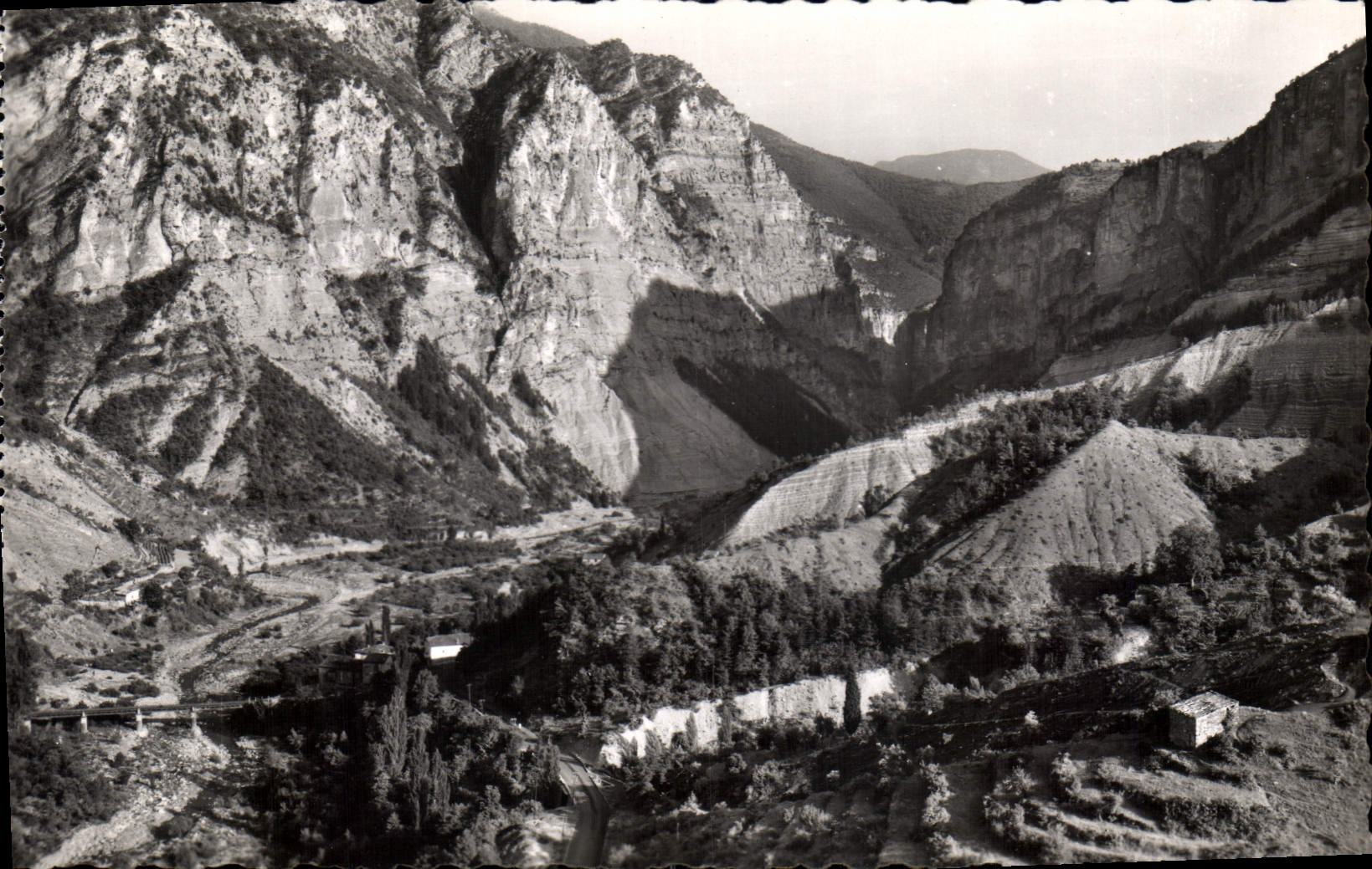 CPA Les Alpes Maritimes Moulin de Ribaud et sortie des Gorges inferleures du Cions