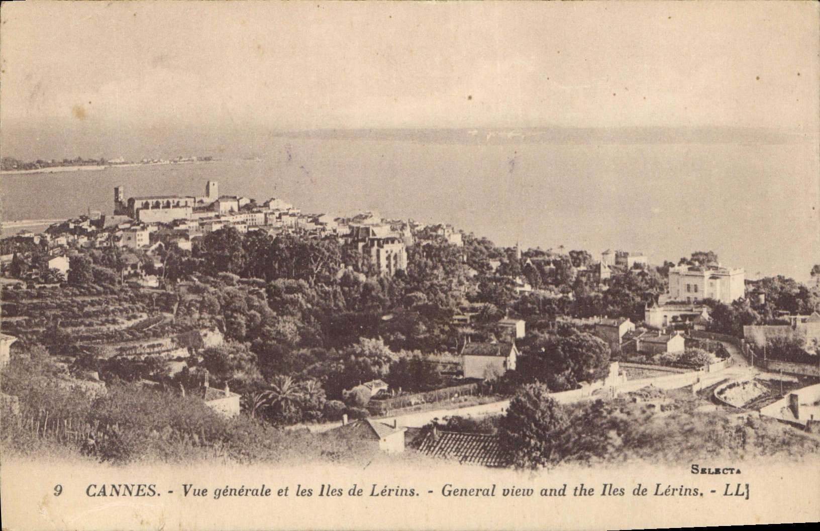 CPA Cannes Vue generale et les Iles de Lerins 