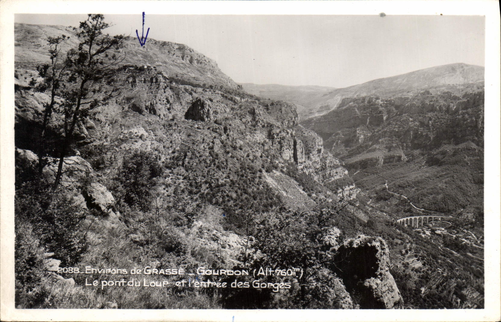 CPA Environs de Grasse Gourdon le Pont du Loup et l'Entree des Gorges 