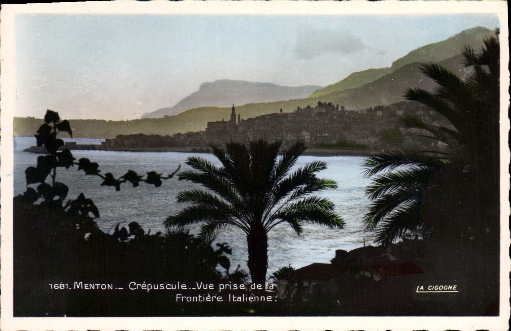 CPA Menton Crepuscule Vue prise de la Frontiere Italienne