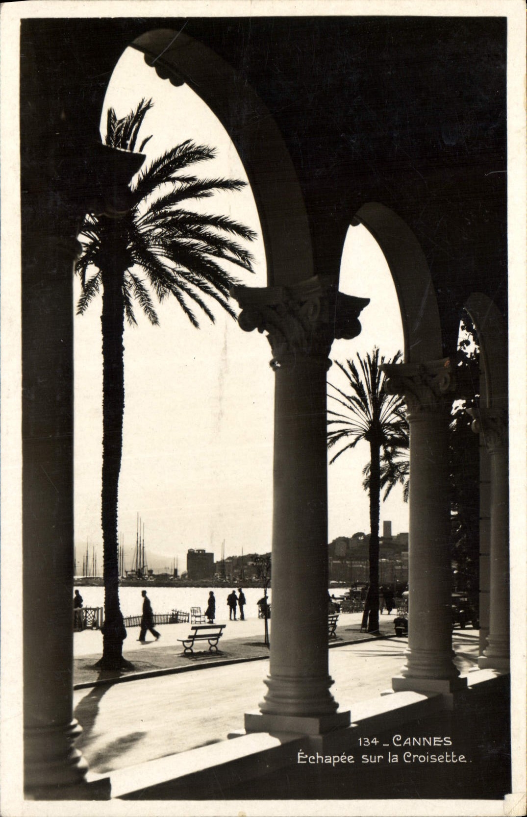 CPA Cannes Echapee sur la Croisette 