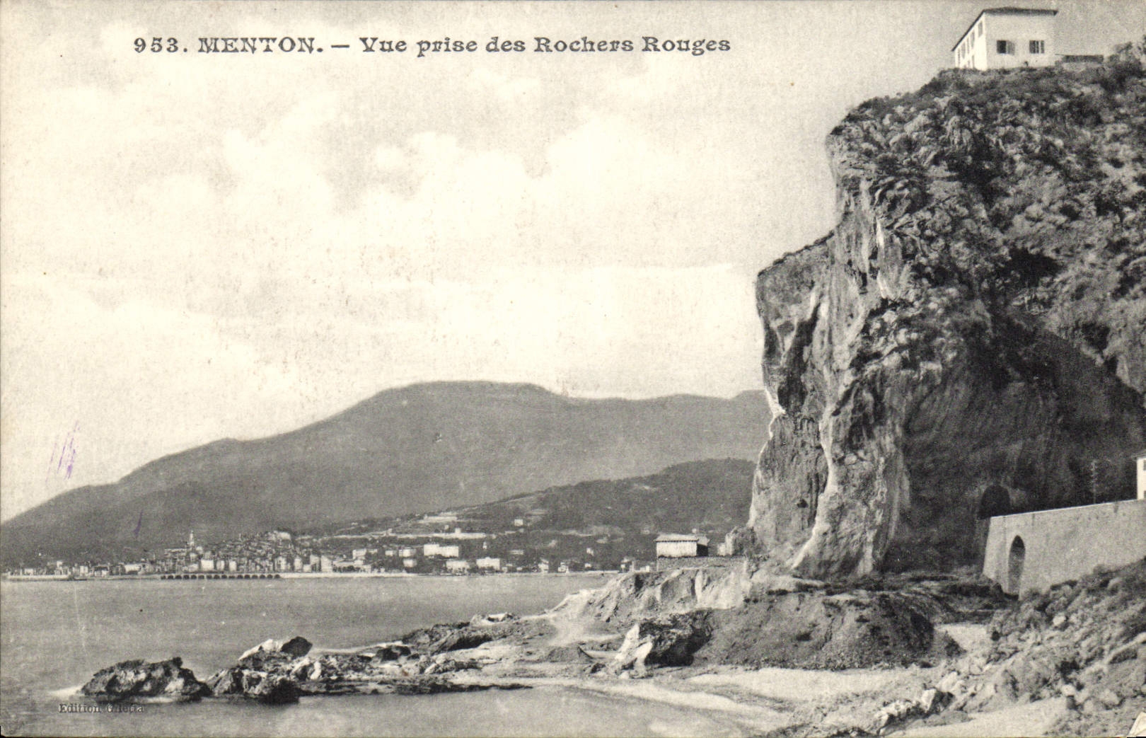 CPA Menton Vue prise des rochers Rouges 