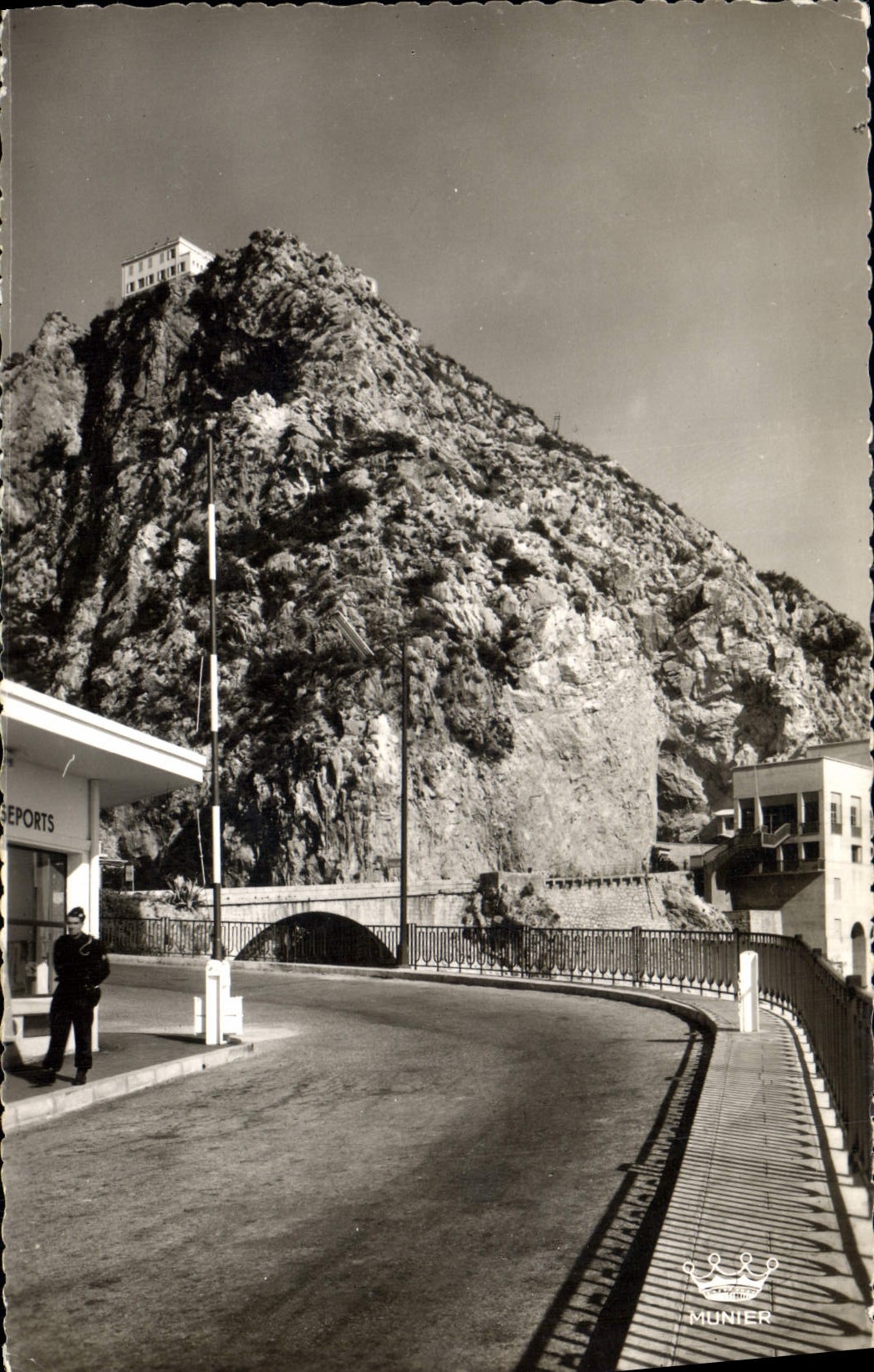 CPA Menton Le Pont de la Frontiere 