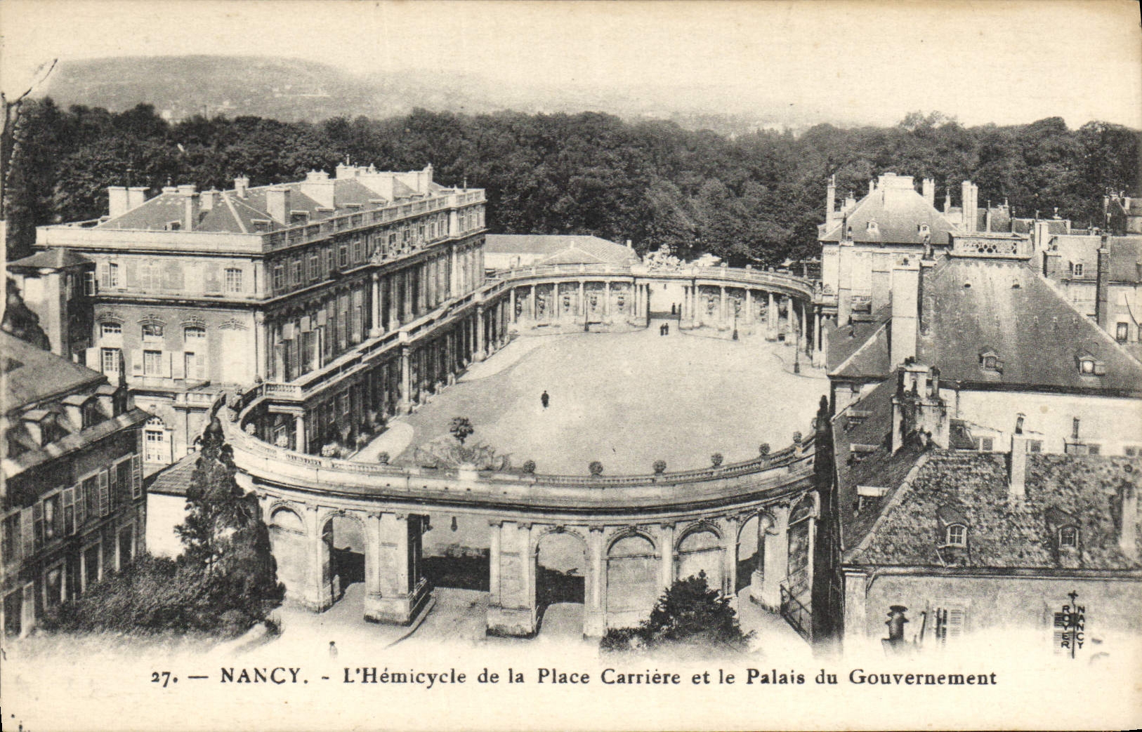 CPA Nancy L'Hemicycle de la Place Carriere et le Palais du Gouvernement 
