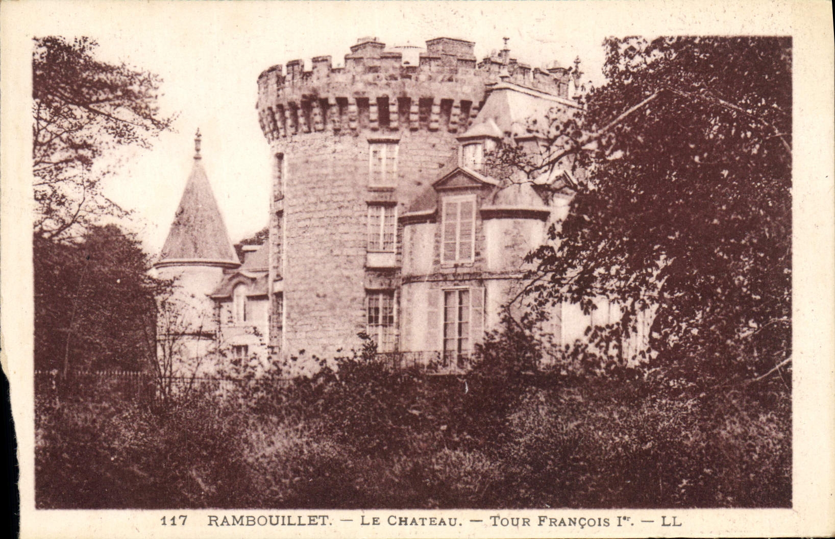 CPA Rambouillet Le Chateau Tour francois 1er