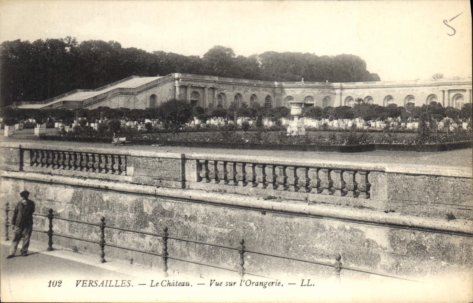 CPA Versailles Le Chateau Vue sur l'Orangerie 