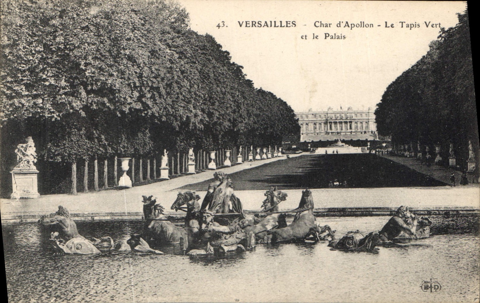 CPA Versailles Char d'Apollon Le Tapis Vert et la Palais