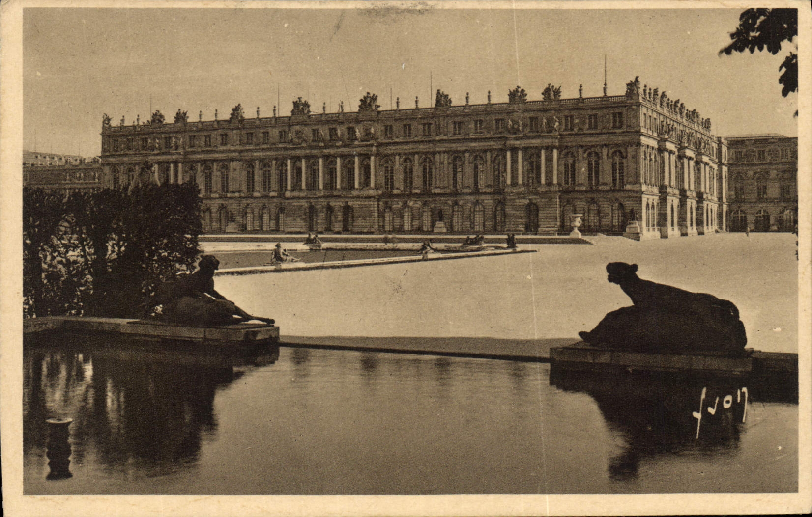 CPA Splendeurs et Charmes de Versailles Le Palais vu du Cabinet du Point du Jour 