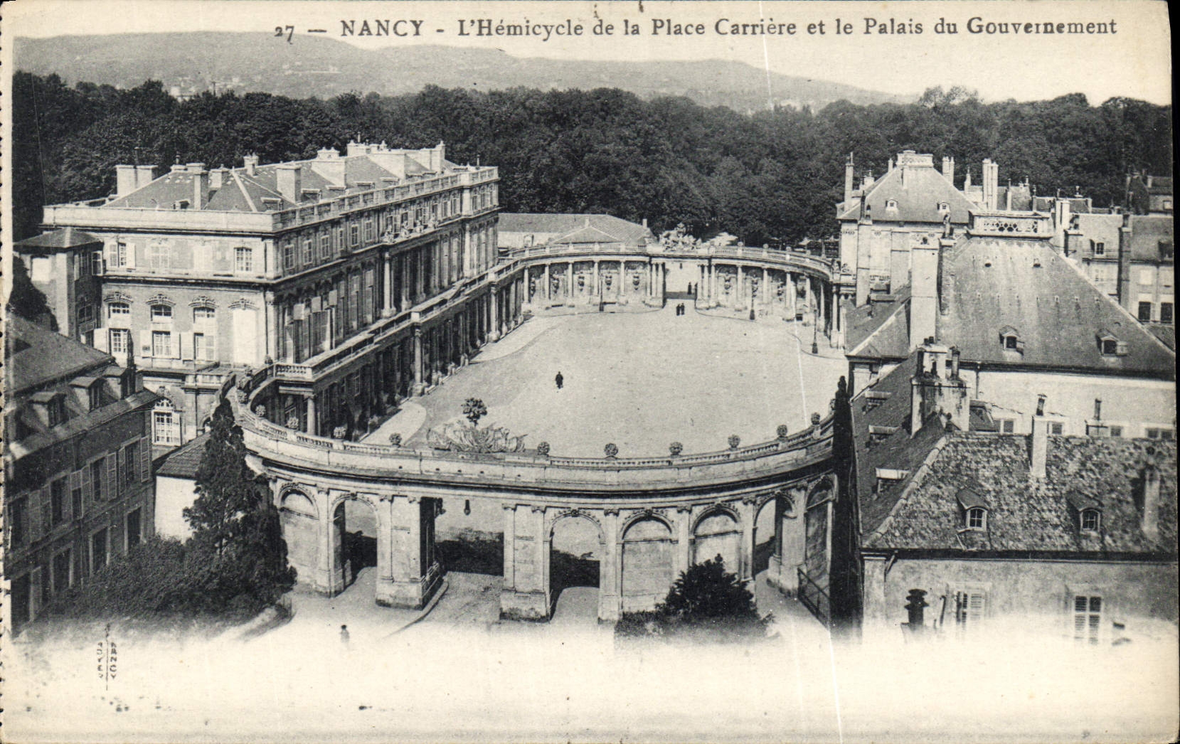 CPA Nancy L'Hemicycle de la Carriere et le Palais du Gouvernement