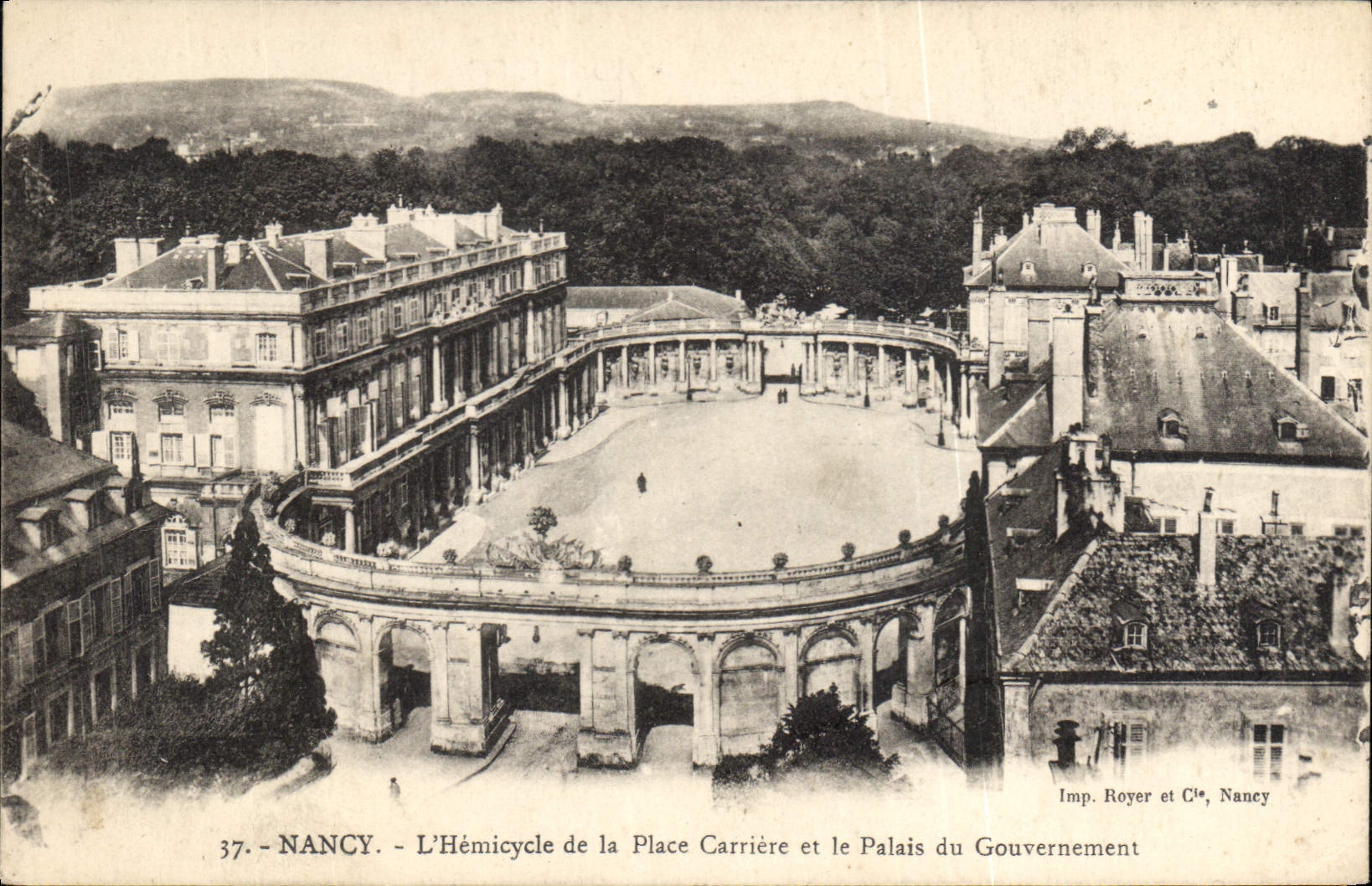 CPA Nancy L'Hemicycle de la Carriere et le Palais du Gouvernement 