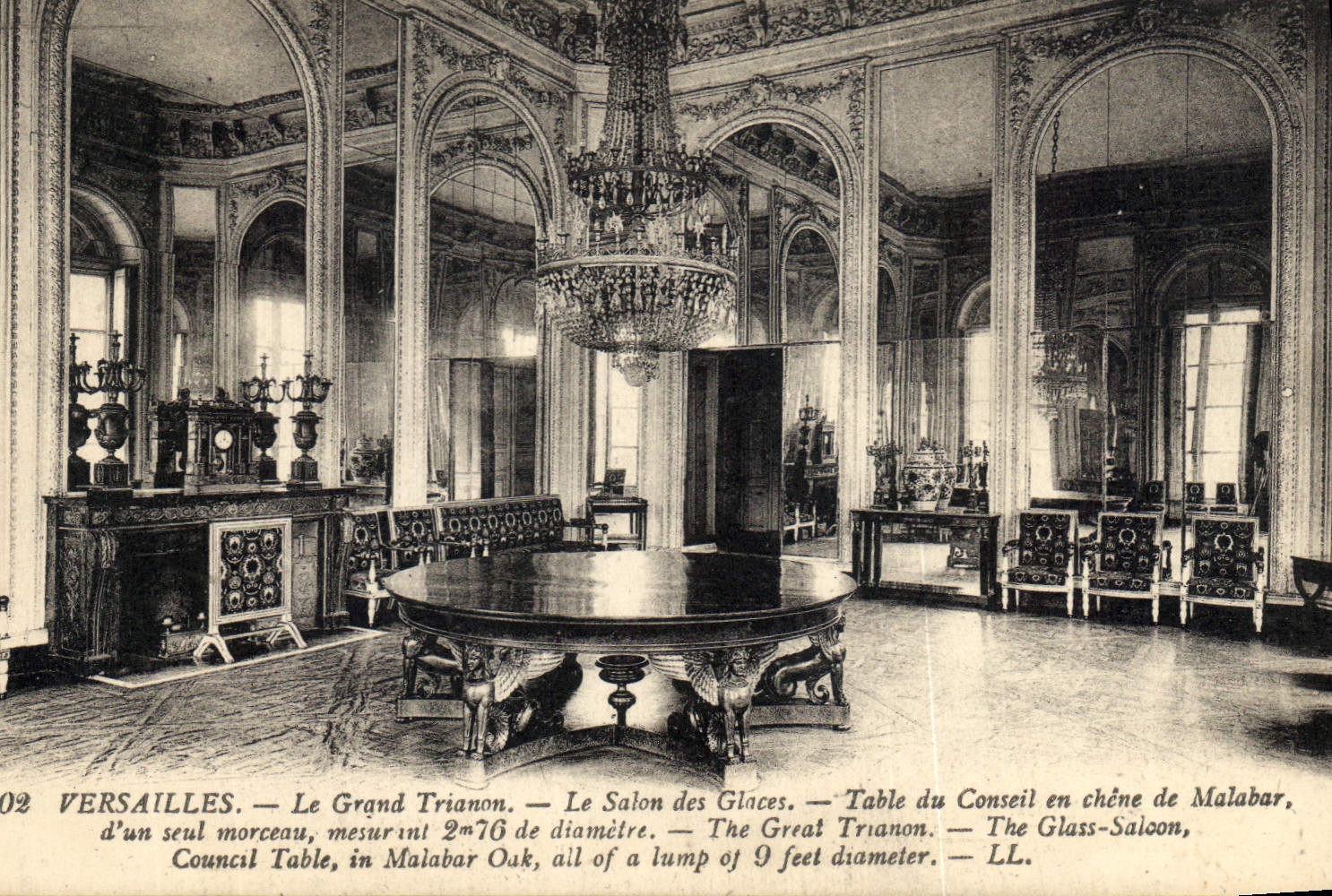 CPA Versailles Le Grand Trianon Le Salon des Glaces Table du Conseil en chene de Malabar d'un seul m