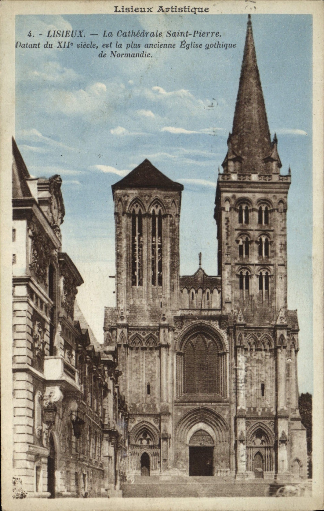CPA Lisieux Artistique Lisieux La Cathedrale Saint Pierre Datant du XII siecle est la plus ancienne
