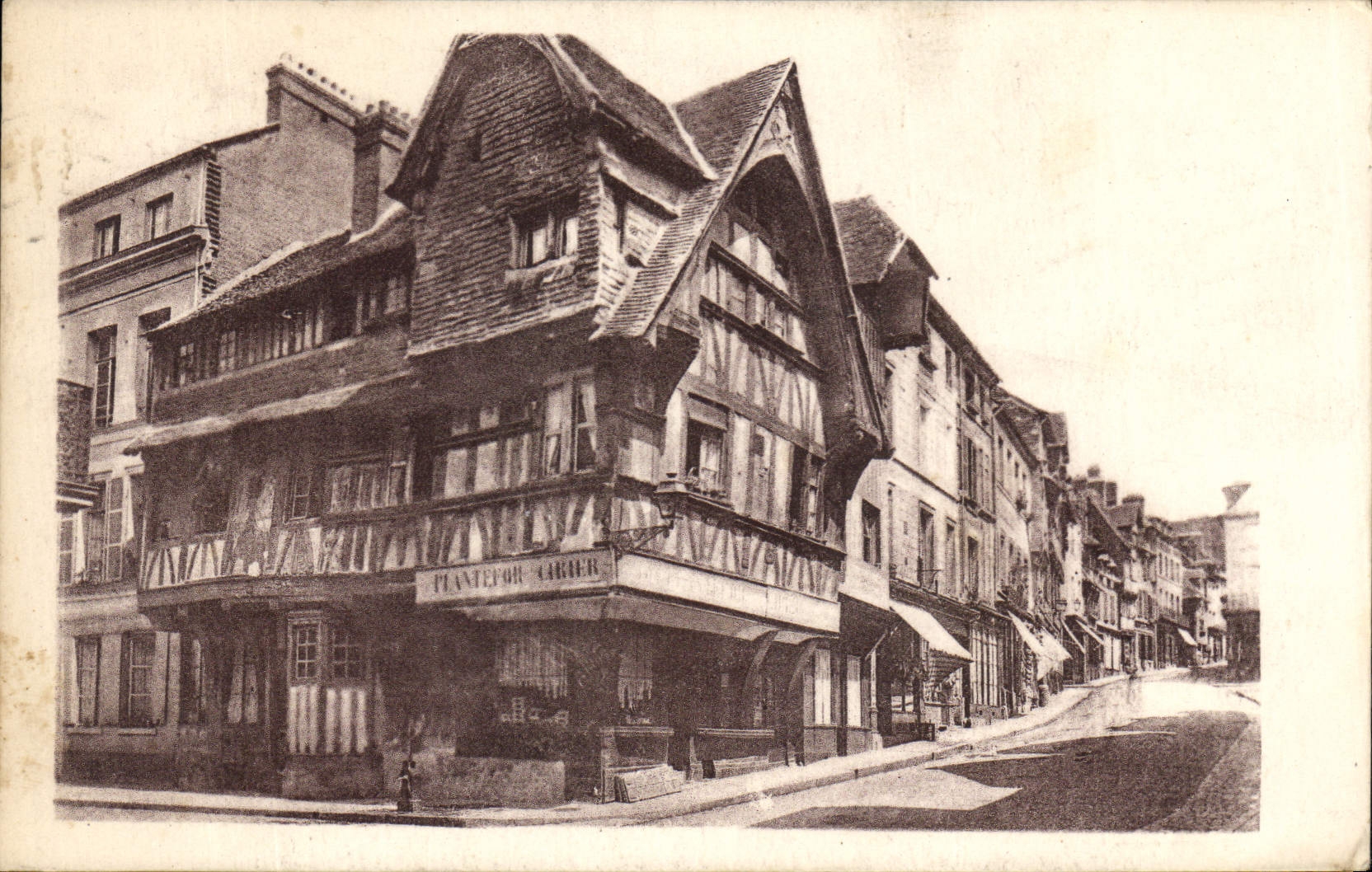 CPA Lisieux Vieilles Maisons de la Grande Rue 