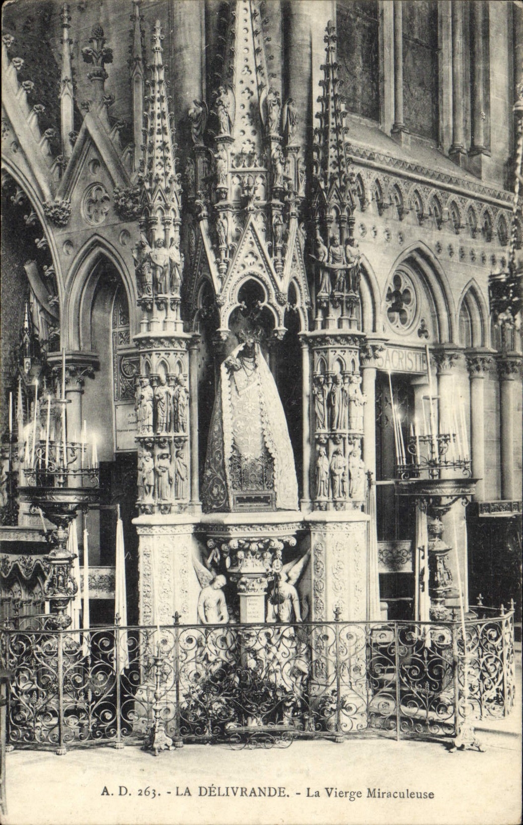 CPA La Delivrande La Vierge Miraculeuse 