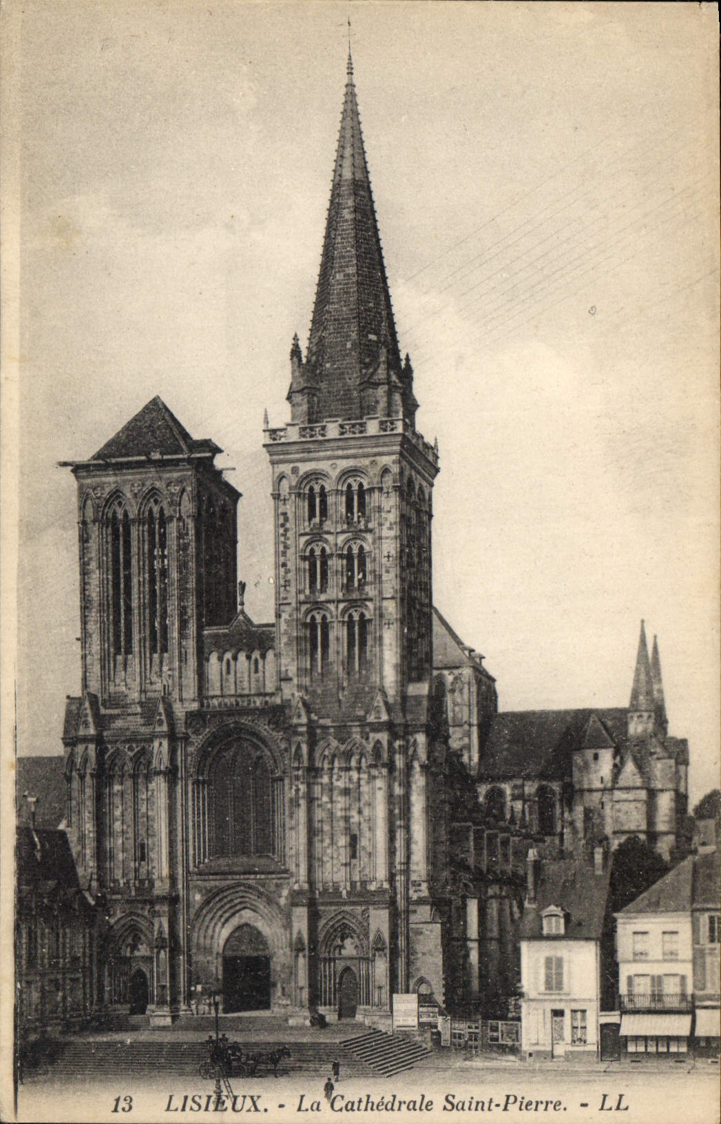CPA Lisieux La Cathedrale Saint Pierre 