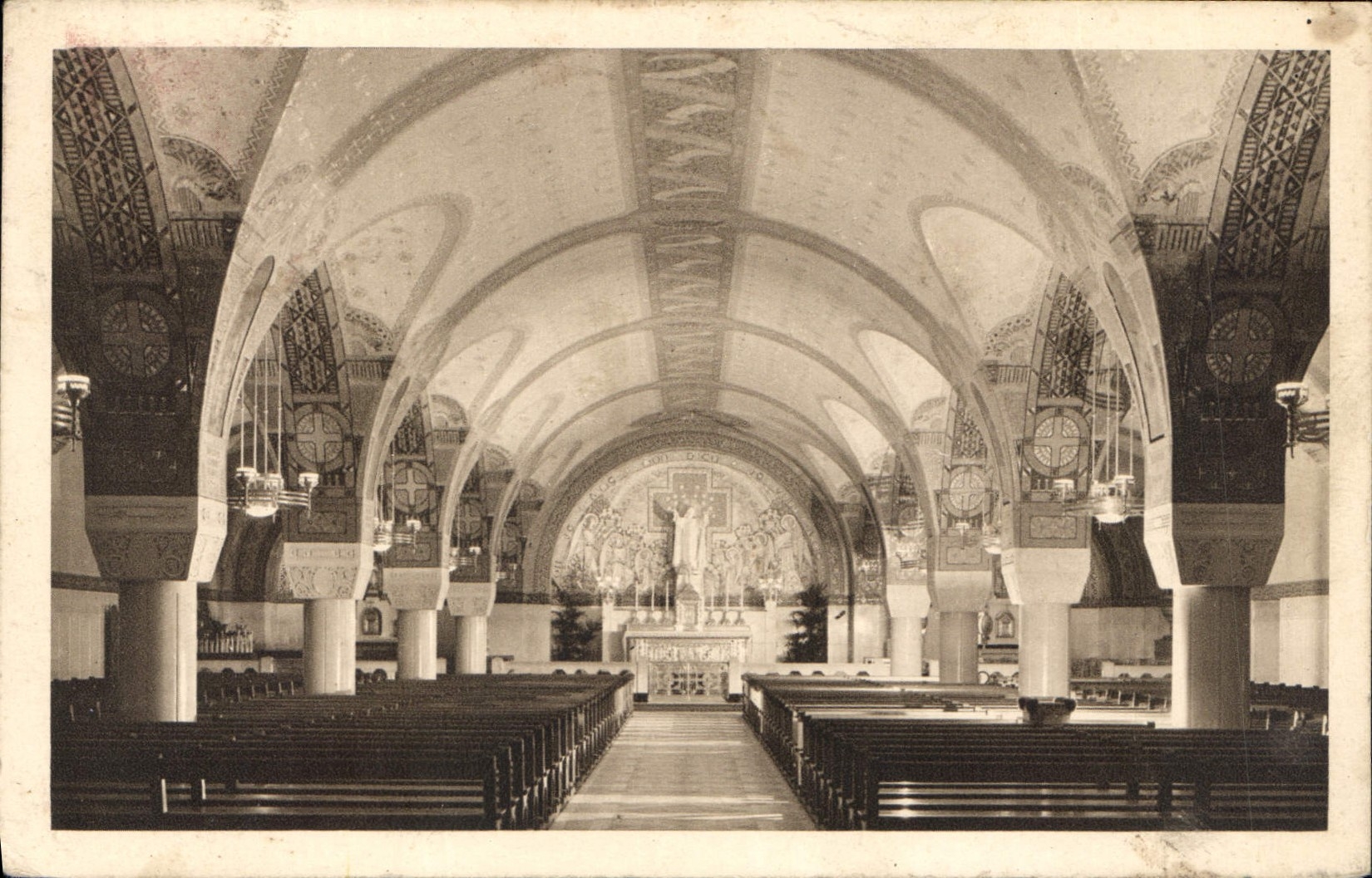 CPA La Basilique de Lisieux La Crypte vue generale