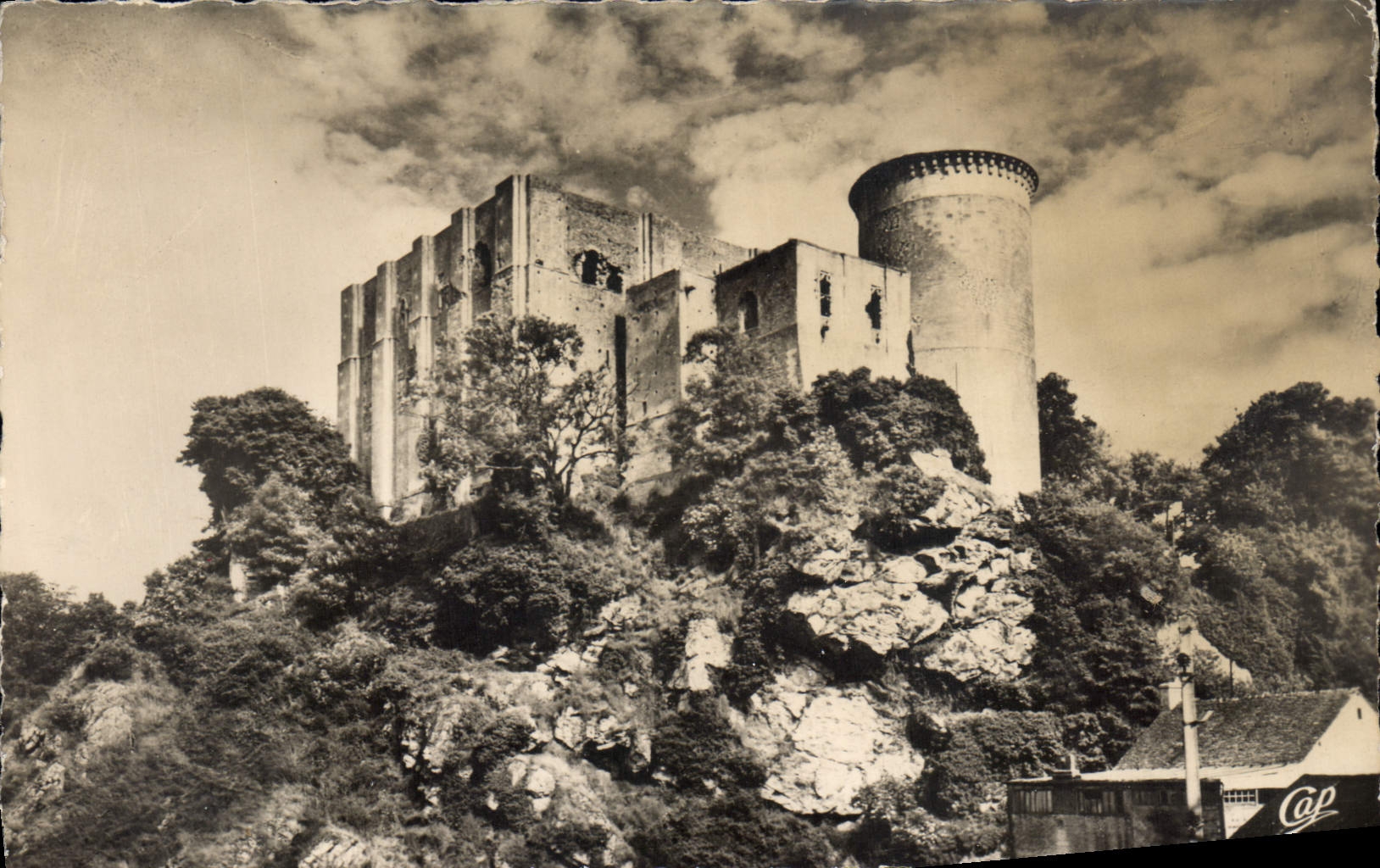 CPA Falaise vue d'ensemble du Chateau 