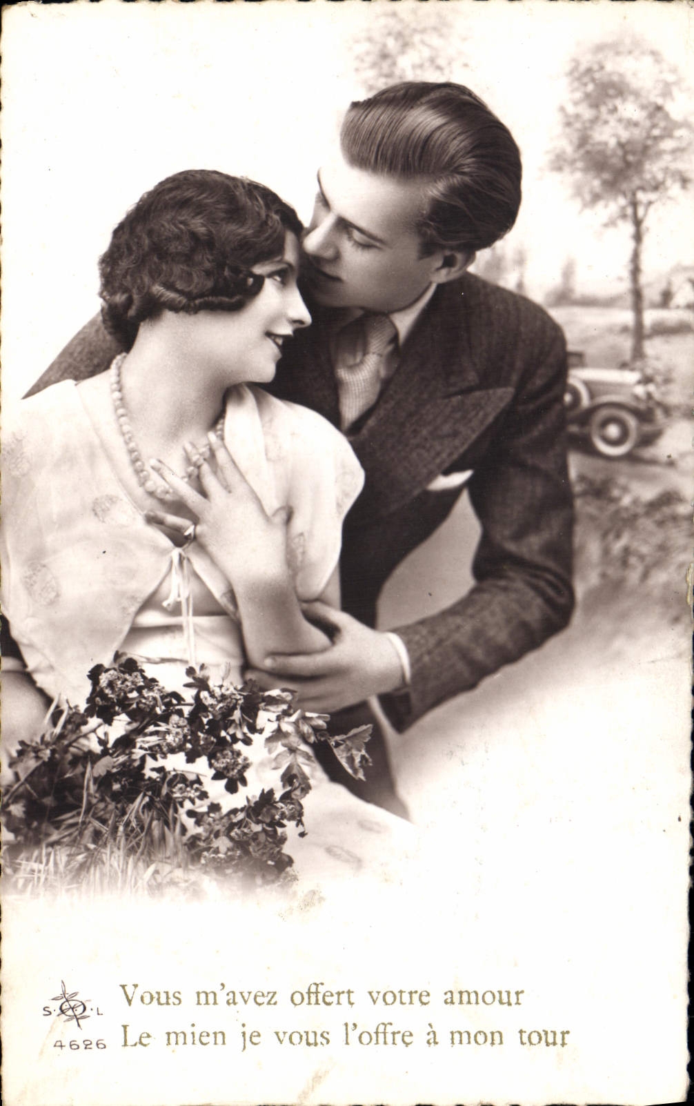 CPA Vous m'avez offert votre amour Le mien je vous l'oofre a mon tour Femme